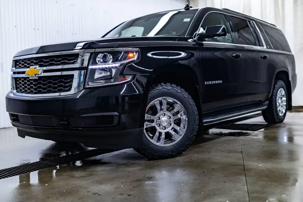 Chevrolet Suburban 2016 photo 4