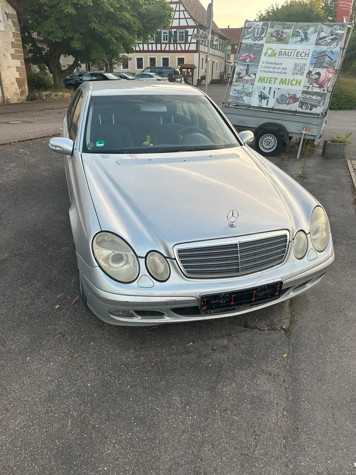 Mercedes-Benz E200