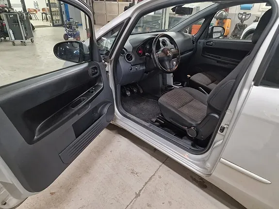 Mitsubishi Colt 2008 photo 4