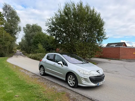 Peugeot 308 2011 photo 2