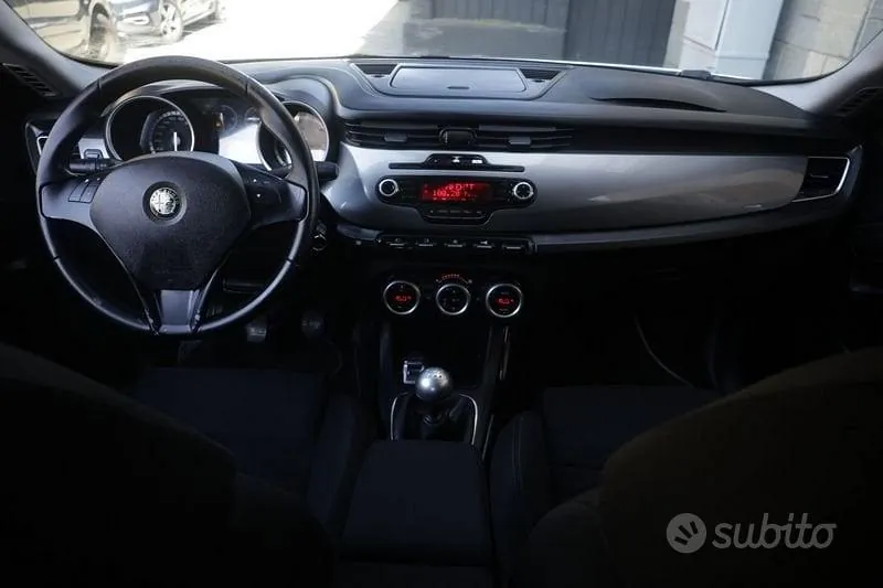 Alfa Romeo Giulietta 2013 photo 2