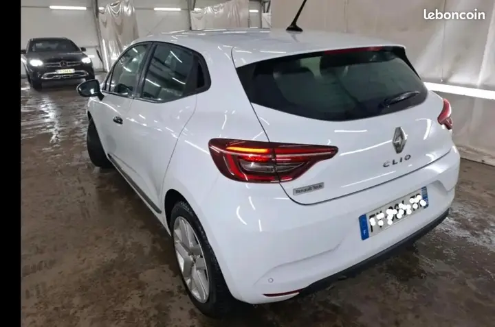 Renault Clio 2021 photo 2