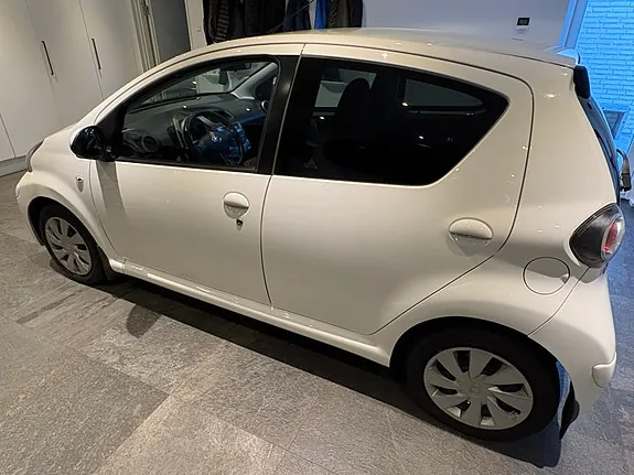 Toyota Aygo 2013 photo 2