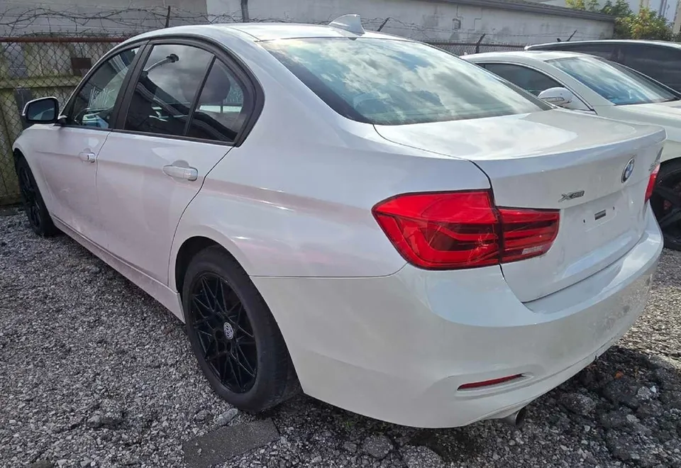 BMW 3Series 2016 photo 2