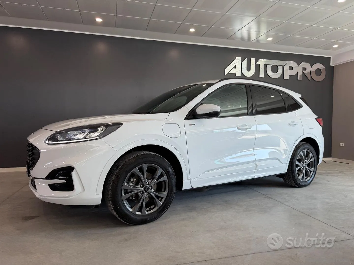 Ford Kuga 2023 photo 2