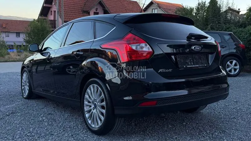 Ford Focus 2012 photo 2