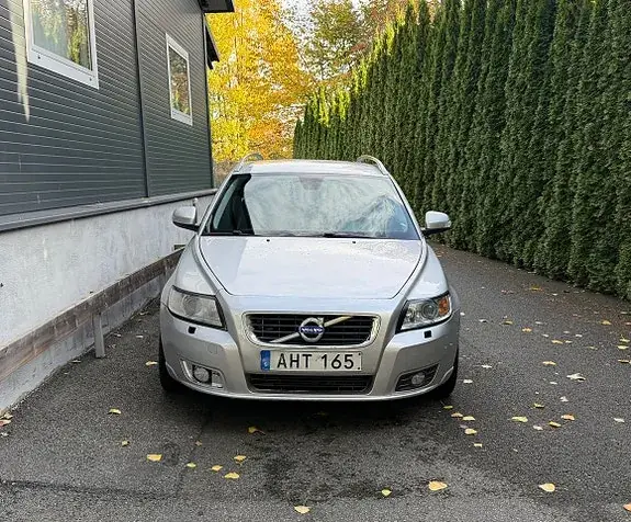 Volvo V50 2012 photo 2