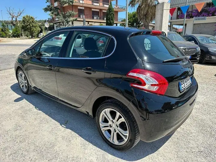 Peugeot 208 2013 photo 4