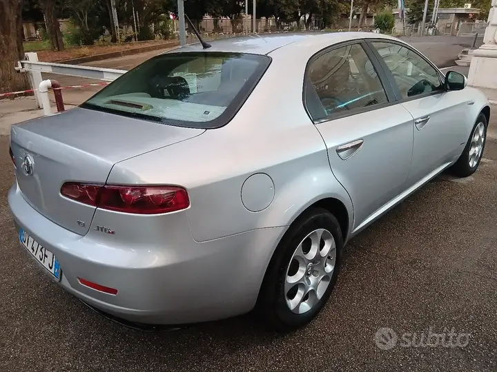 Alfa Romeo 159 2009 photo 2