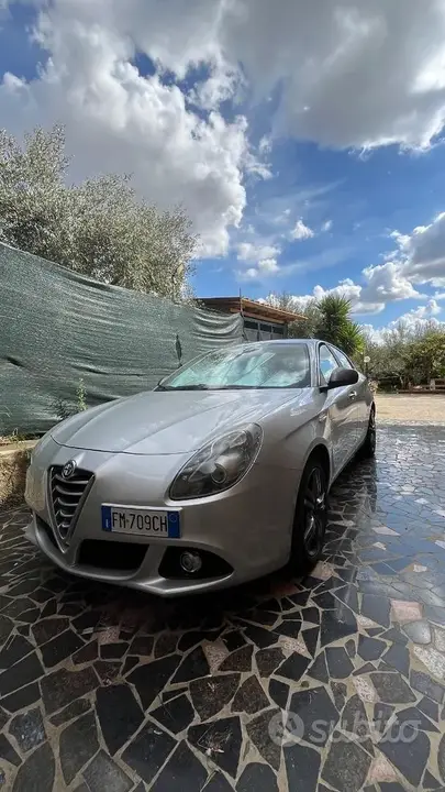 Alfa Romeo Giulietta 2014 photo 2