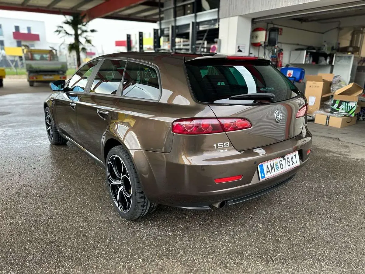 Alfa Romeo 159 2007 photo 2