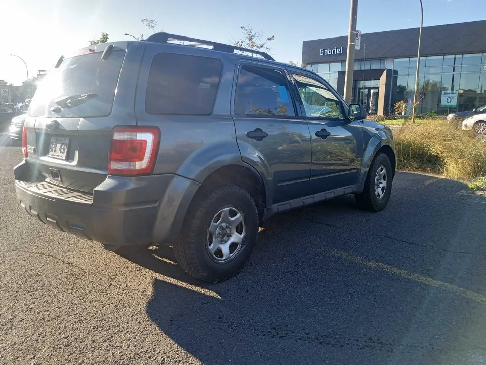 Ford Escape 2011 photo 2