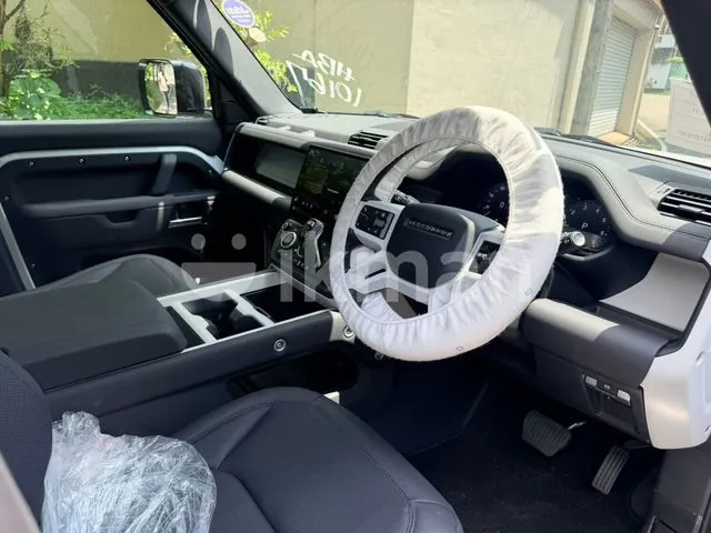 Land Rover Defender 2026 photo 3