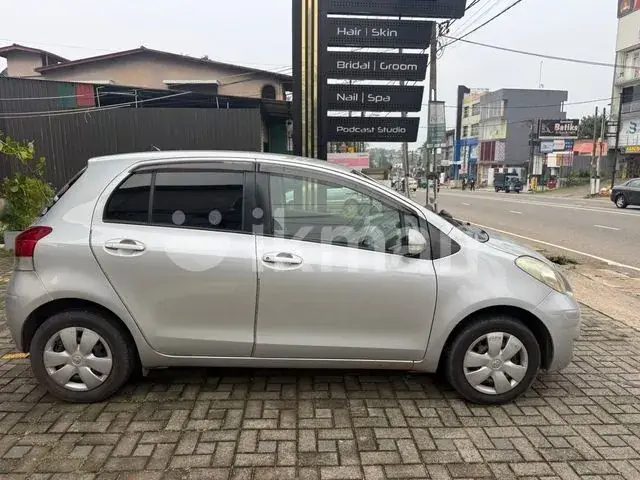 Toyota Vitz 2011 photo 4