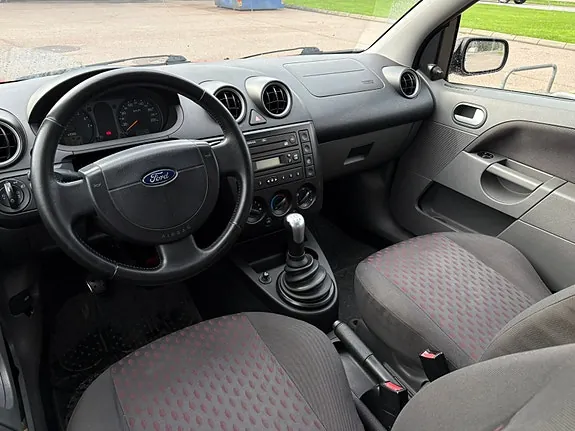 Ford Fiesta 2002 photo 4