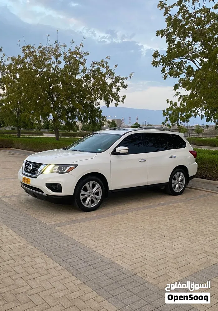 Nissan Pathfinder 2018 photo 2