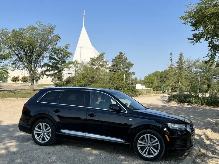 Audi Q7 2017 photo 2