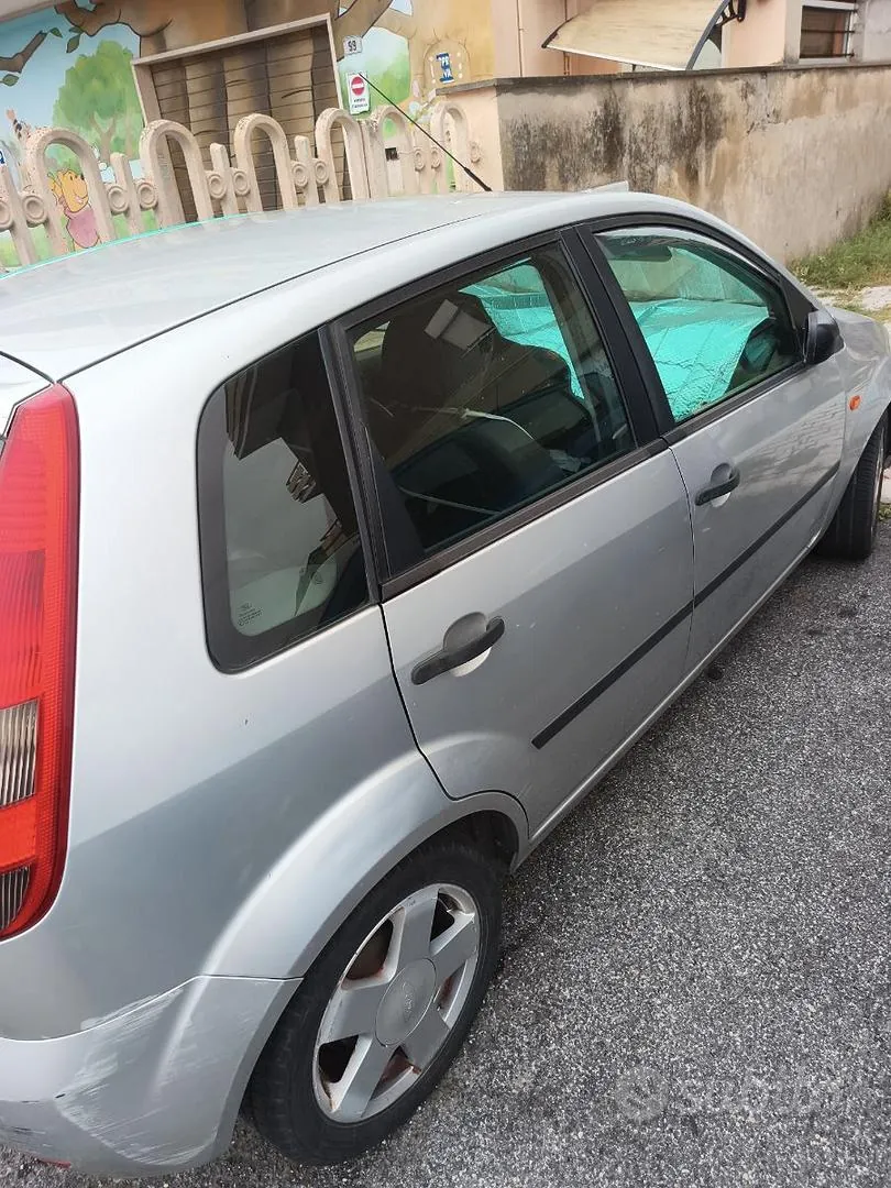 Ford Fiesta 2002 photo 2