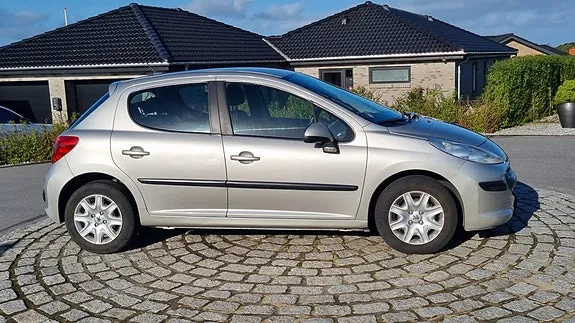 Peugeot 207 2006 photo 4