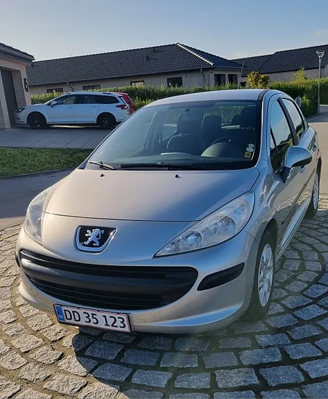Peugeot 207 2006 photo 3