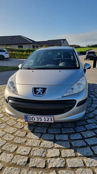 Peugeot 207 2006 photo 2