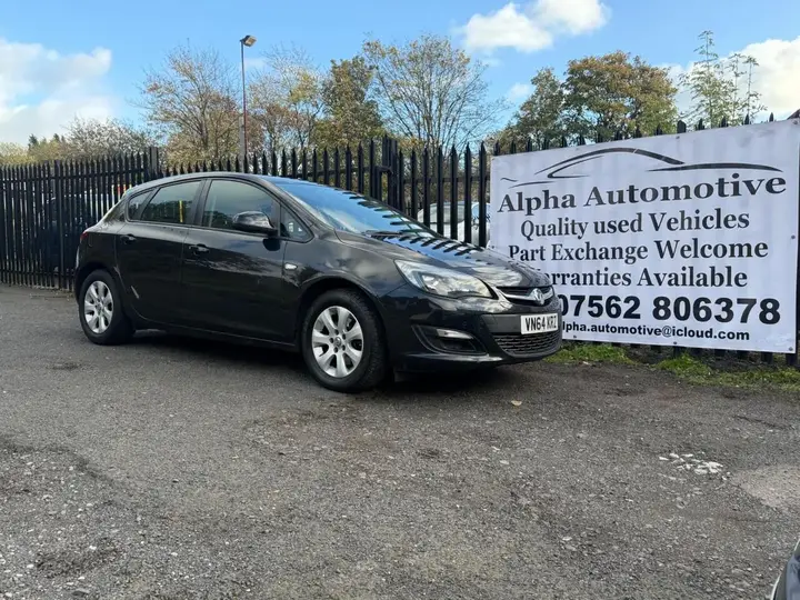 Vauxhall Astra 2014 photo 2