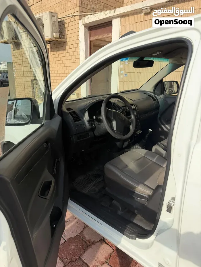 Isuzu Other 2015 photo 2