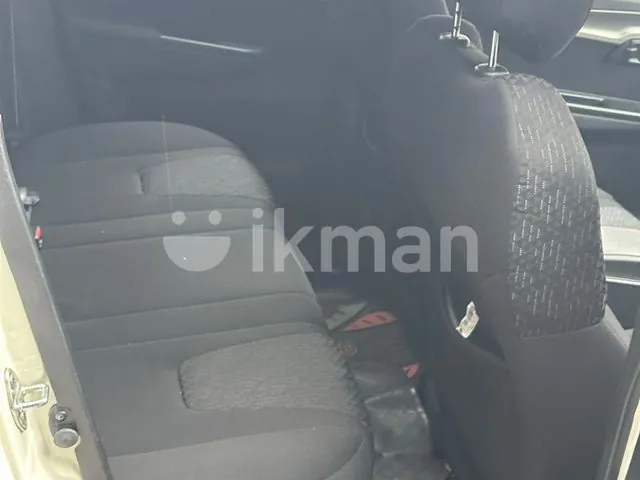 Mahindra Kuv 100 2023 photo 4