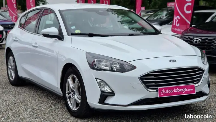 Ford Focus 2022 photo 2