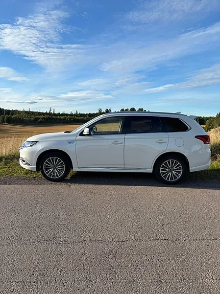 Mitsubishi Outlander 2019 photo 2