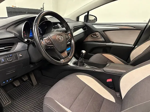 Toyota Avensis 2016 photo 5