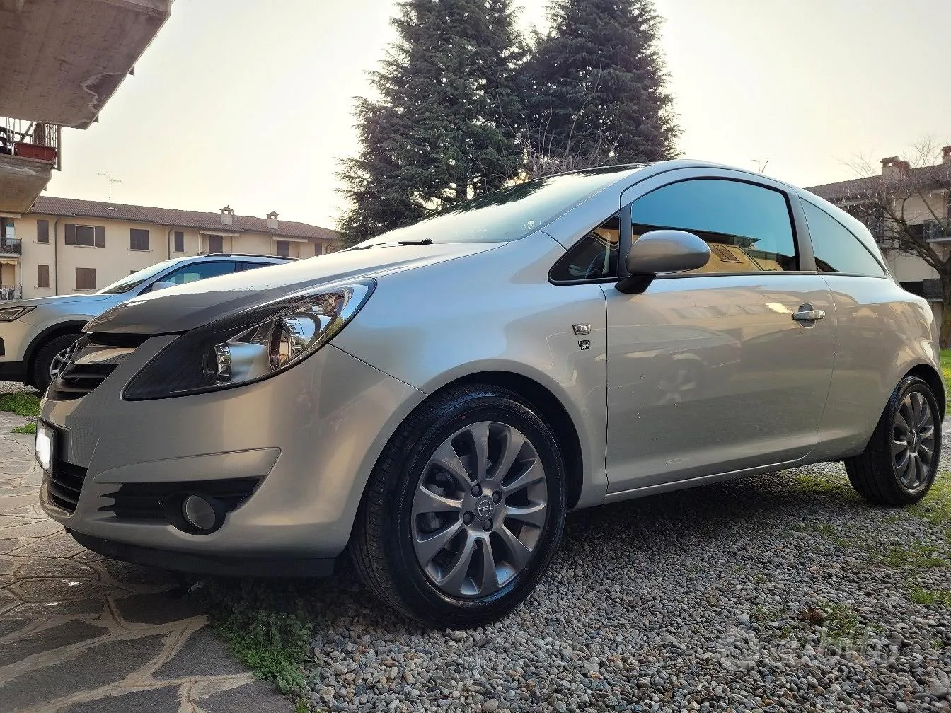 Opel Corsa 2010 photo 2