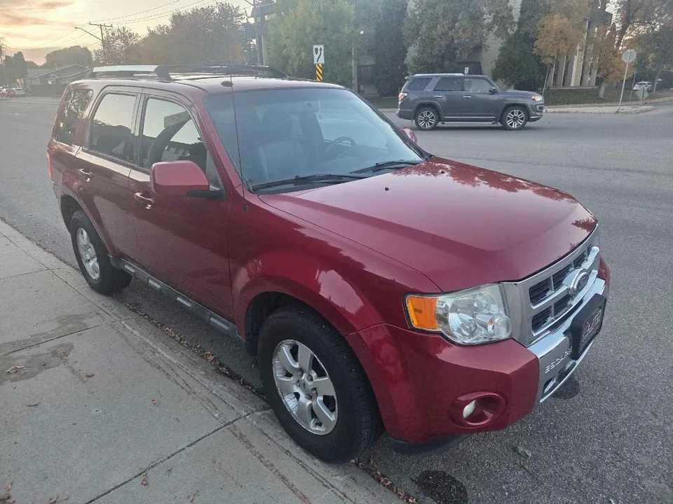Ford Escape 2011 photo 2