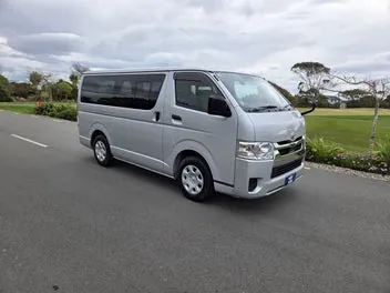 Toyota Hiace 2020 photo 2