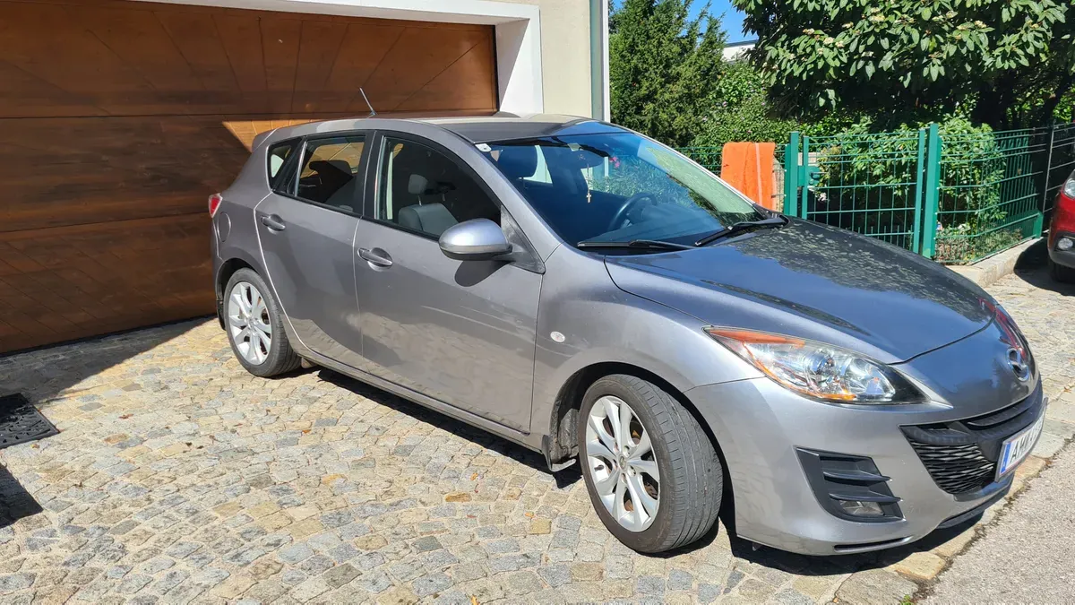 Mazda Mazda3 2010 photo 3