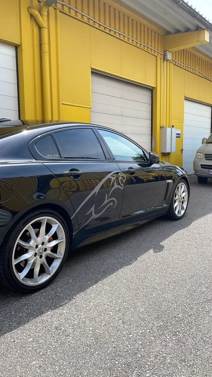 Jaguar Xf 2011 photo 2