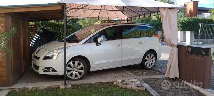 Peugeot 5008 2012 photo 4