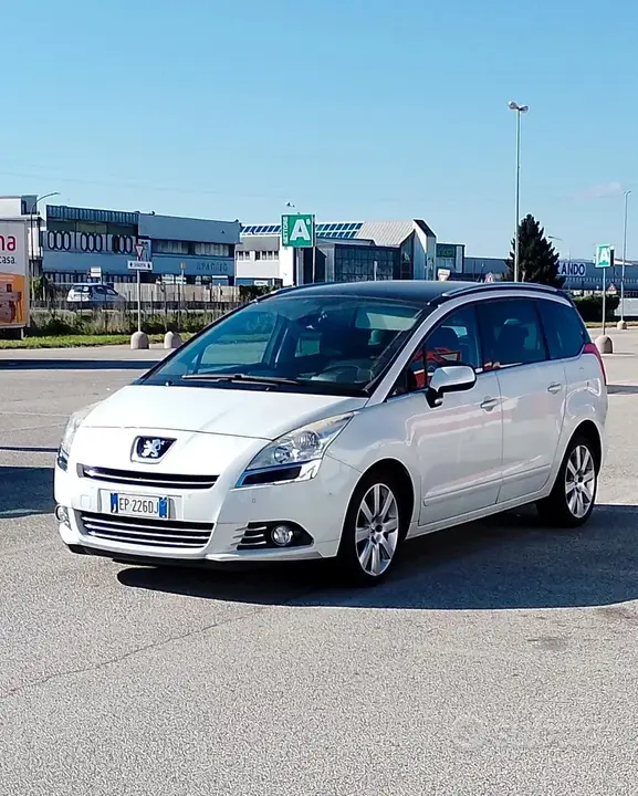 Peugeot 5008 2012 photo 5