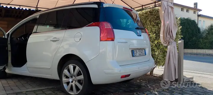 Peugeot 5008 2012 photo 3