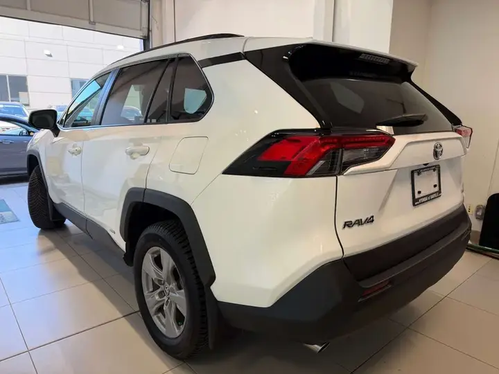 Toyota Rav4 2024 photo 3