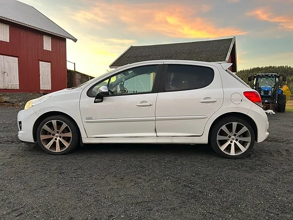 Peugeot 207 2010 photo 2