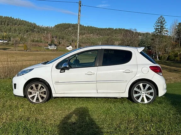 Peugeot 207 2010 photo 4