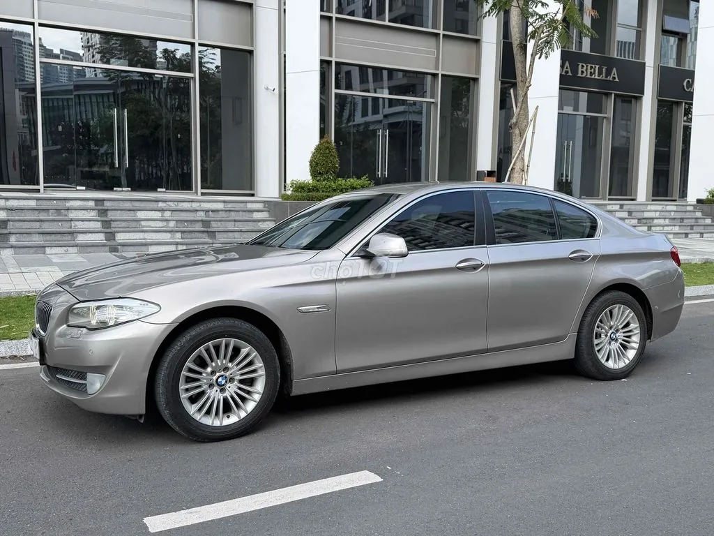 BMW 520I
