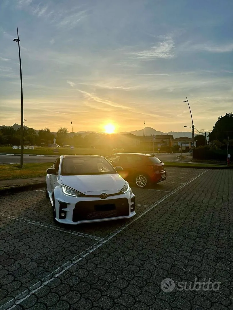 Toyota Yaris 2022 photo 2