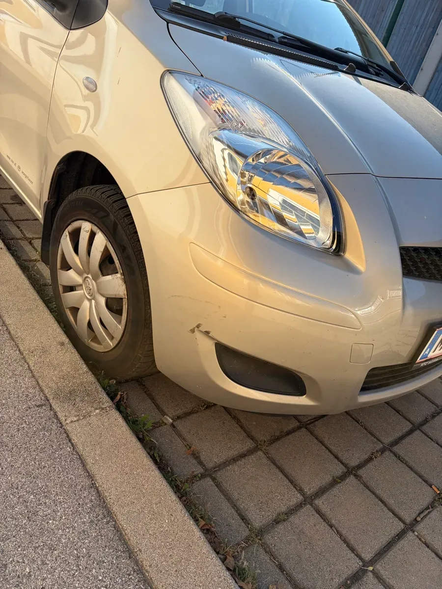Toyota Yaris 2010 photo 2