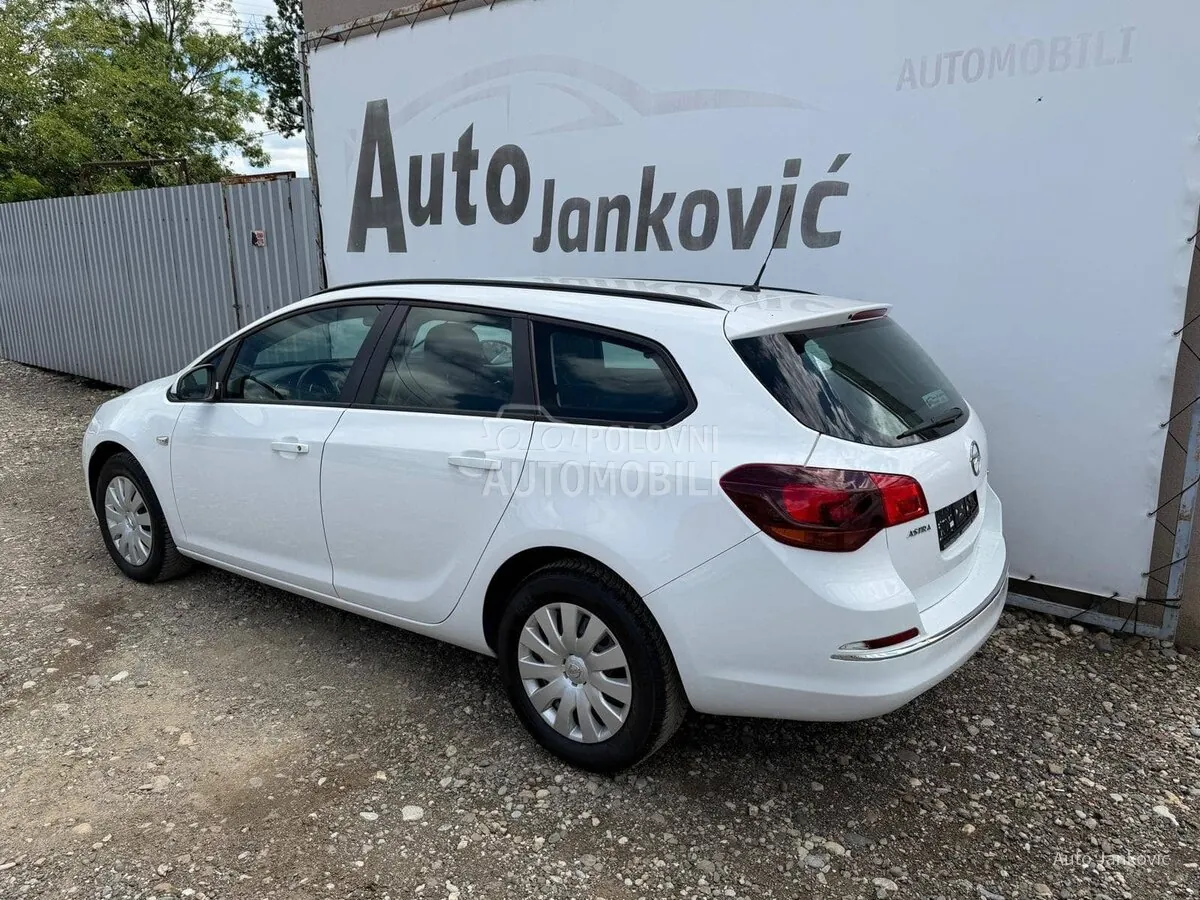 Opel Astra J 2015 photo 2
