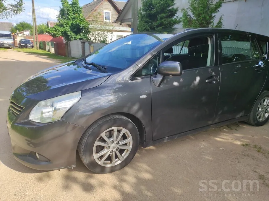 Toyota Verso 2011 photo 2