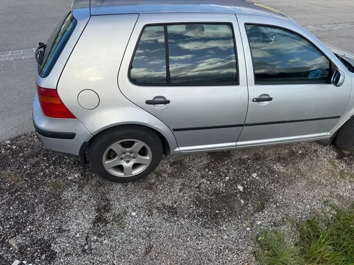 Volkswagen Golf 2002 photo 3