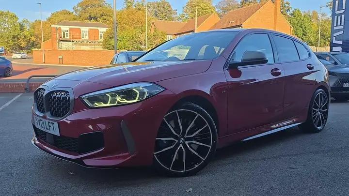 BMW 1 Series 2021 photo 2