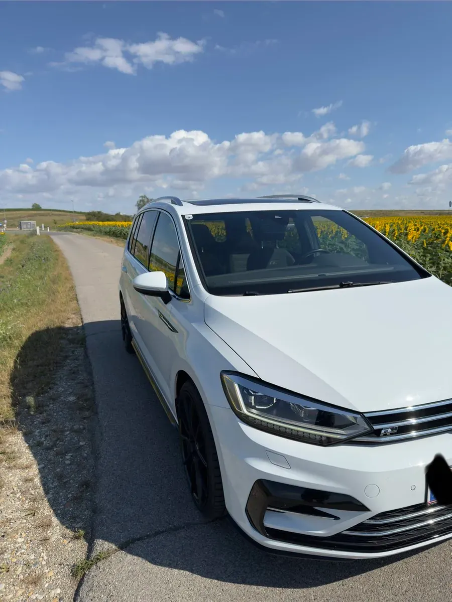 Volkswagen Touran 2017 photo 2